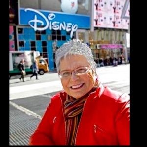 Meet Your Posher, Lorraine @highendwear